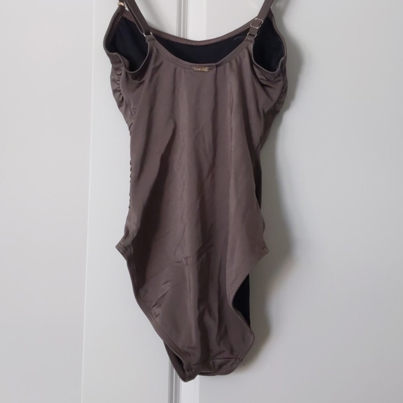 Full piece bathing suit - Picture 2 of 2